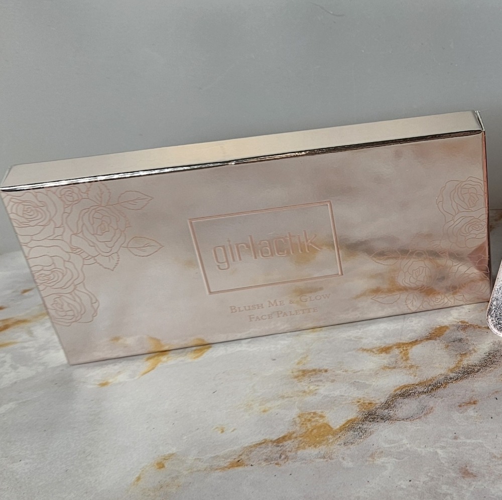 Girlactik Blush Me & Glow Palette - Pink and Gold